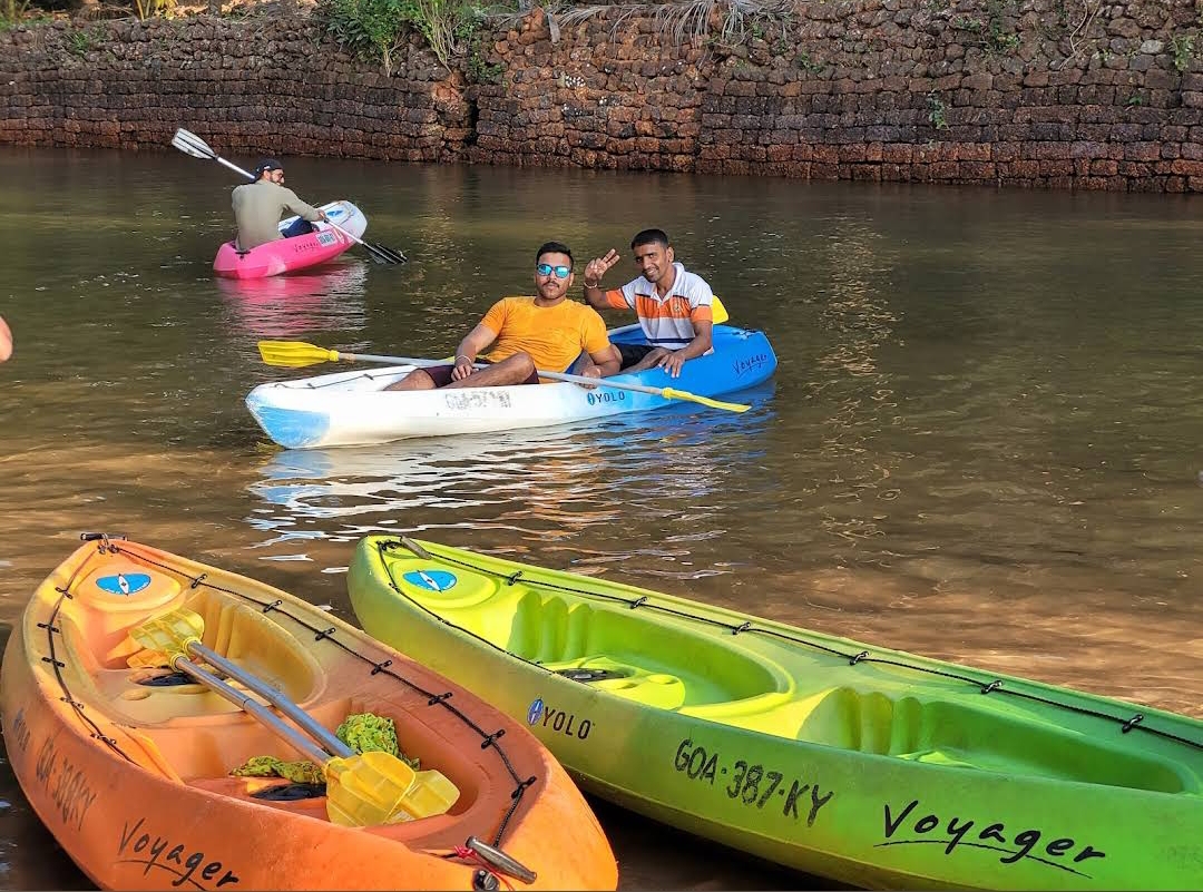 Double Kayak ride at Cola Beach Lagoon